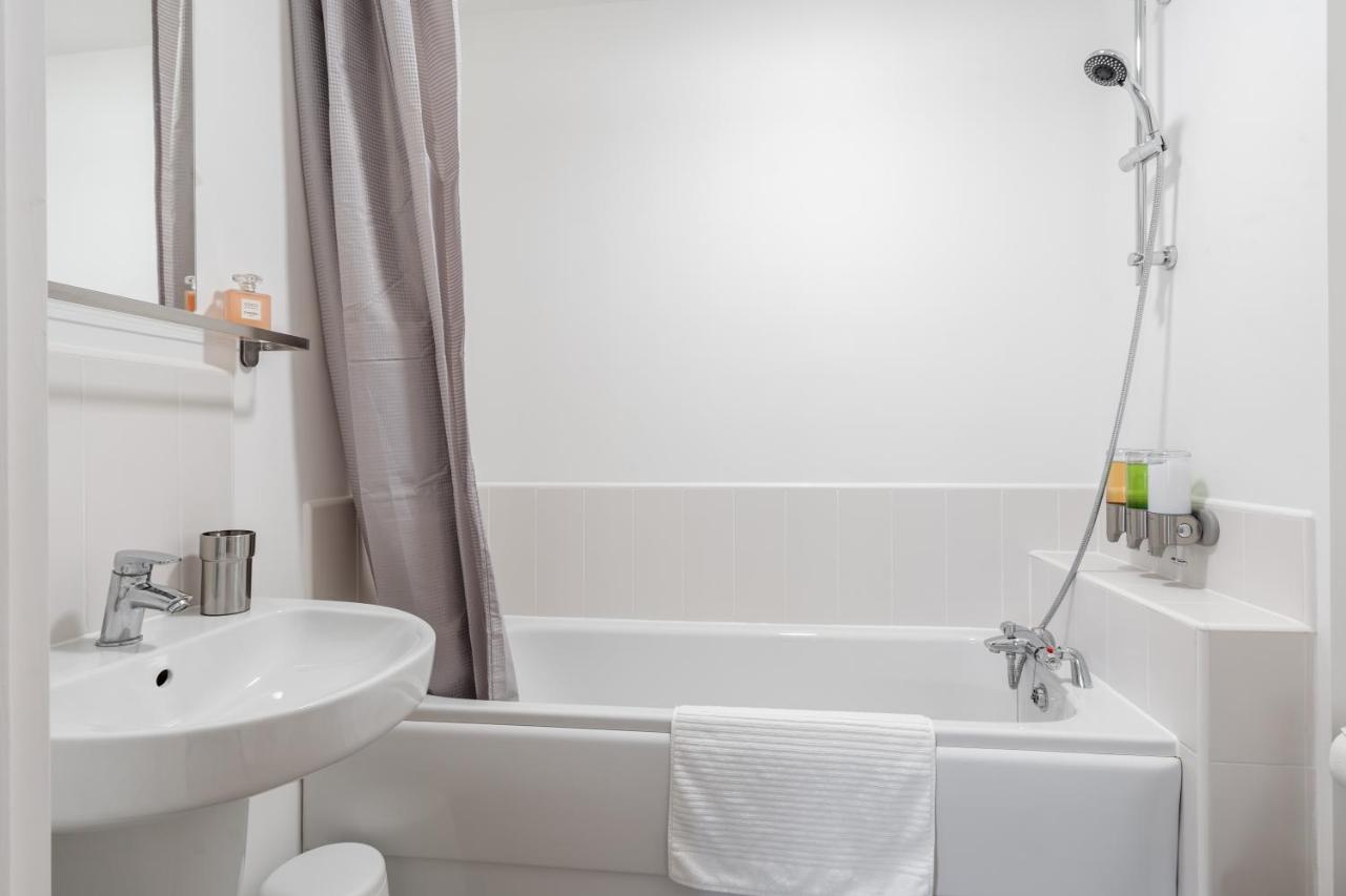 Lovely Modern 2 Bed City Centre Apartment With Free Parking - Double Or Twin Beds Available Вулвергемптон Екстер'єр фото